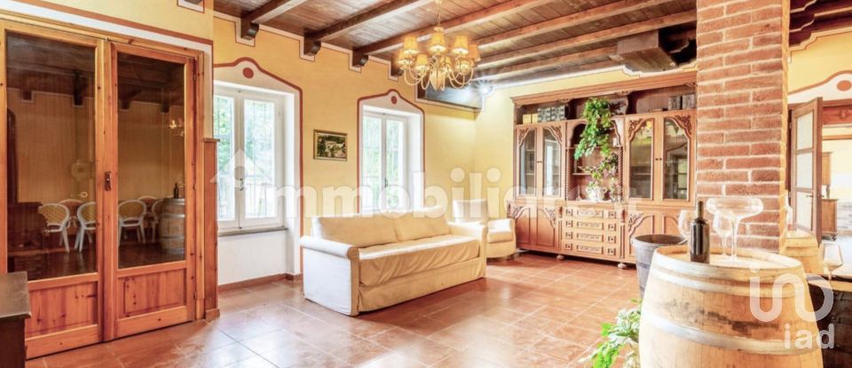 Farm 0 rooms of 18,000 m² in Gavi (15066)