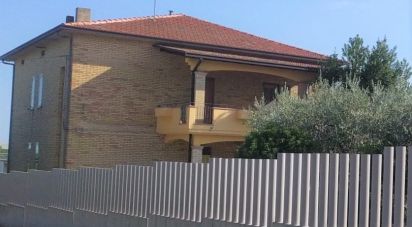Casa indipendente 17 locali di 440 m² in Lanciano (66034)