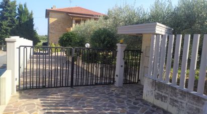 Casa indipendente 17 locali di 440 m² in Lanciano (66034)