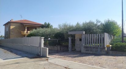 Casa indipendente 17 locali di 440 m² in Lanciano (66034)