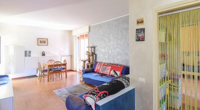 Three-room apartment of 102 m² in Rovellasca (22069)