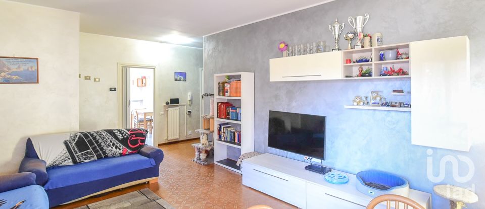 Three-room apartment of 102 m² in Rovellasca (22069)