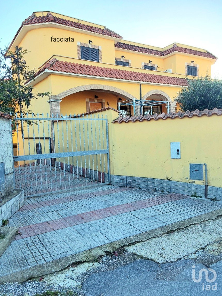 Casa indipendente 11 locali di 180 m² in Ardea (00040)