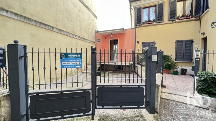 Mansion 6 rooms of 75 m² in Monte Urano (63813)