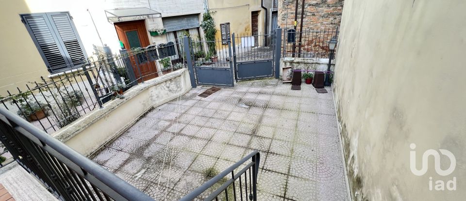 Mansion 6 rooms of 75 m² in Monte Urano (63813)
