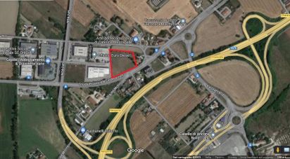 Terreno di 7.013 m² in Chiaravalle (60033)