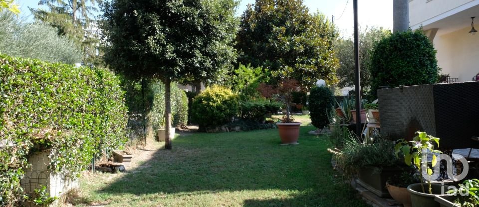 Villa Bifamiliare 6 locali di 190 m² in Terni (05100)