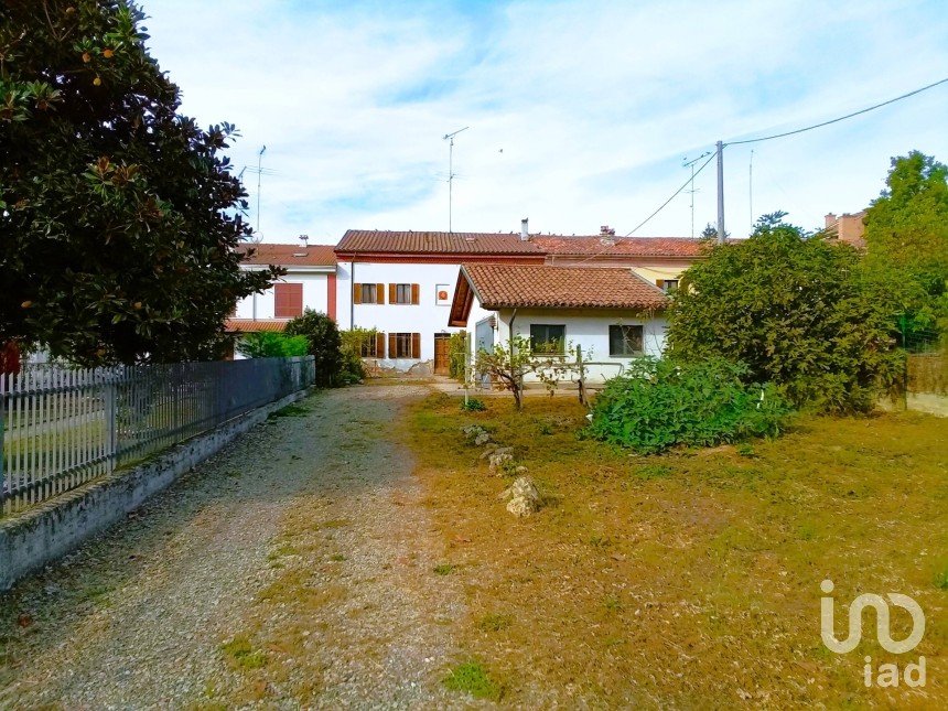 House 7 rooms of 195 m² in Alessandria (15121)