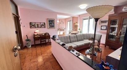 Palazzo / Stabile 7 locali di 85 m² a Fermo (63900)