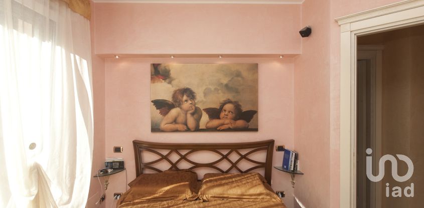 Four-room apartment of 215 m² in Genova (16156)