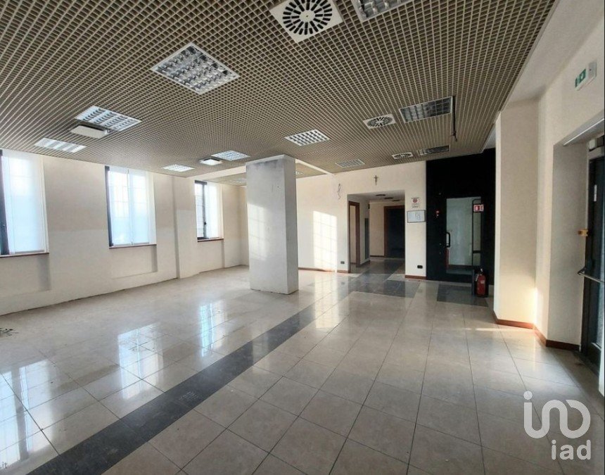 Workshop of 190 m² in Rovellasca (22069)