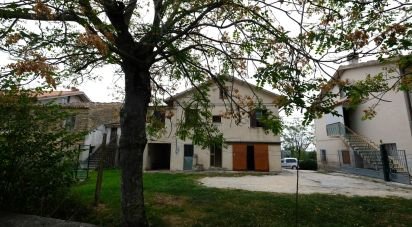 Rifugio 13 locali di 220 m² in Serra San Quirico (60048)