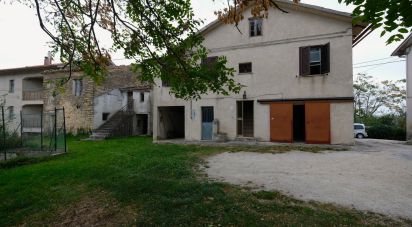 Rifugio 13 locali di 220 m² in Serra San Quirico (60048)