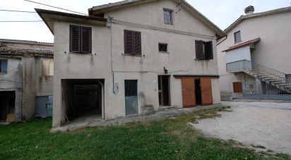 Rifugio 13 locali di 220 m² in Serra San Quirico (60048)