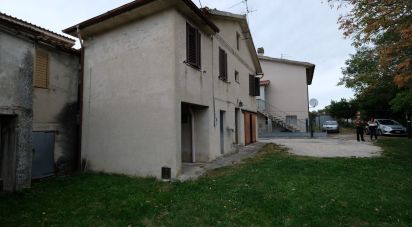 Rifugio 13 locali di 220 m² in Serra San Quirico (60048)