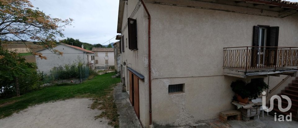 Lodge 13 rooms of 220 m² in Serra San Quirico (60048)