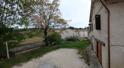 Rifugio 13 locali di 220 m² in Serra San Quirico (60048)