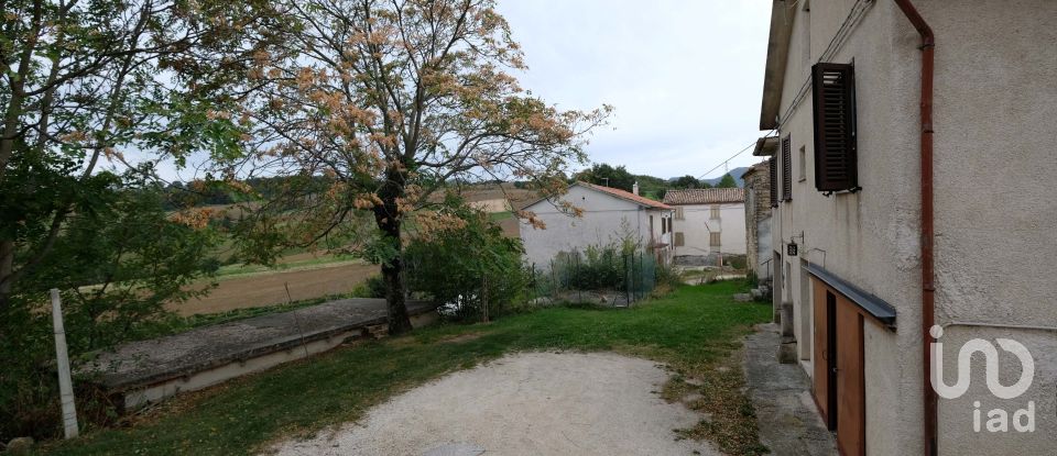 Lodge 13 rooms of 220 m² in Serra San Quirico (60048)