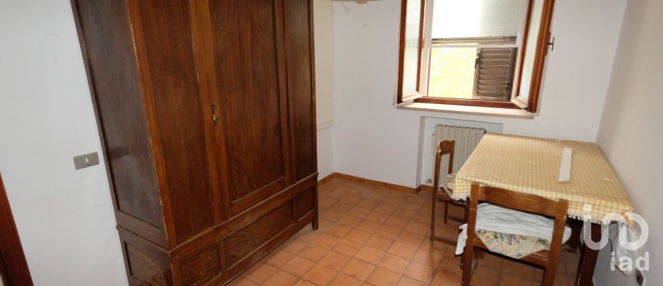 Lodge 13 rooms of 220 m² in Serra San Quirico (60048)