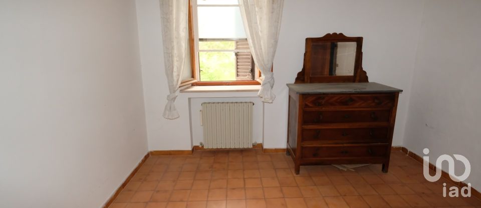 Lodge 13 rooms of 220 m² in Serra San Quirico (60048)