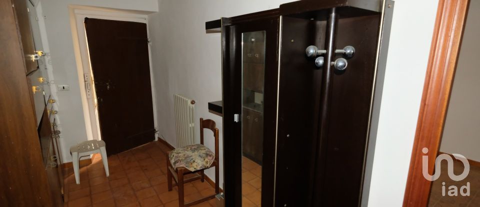 Lodge 13 rooms of 220 m² in Serra San Quirico (60048)