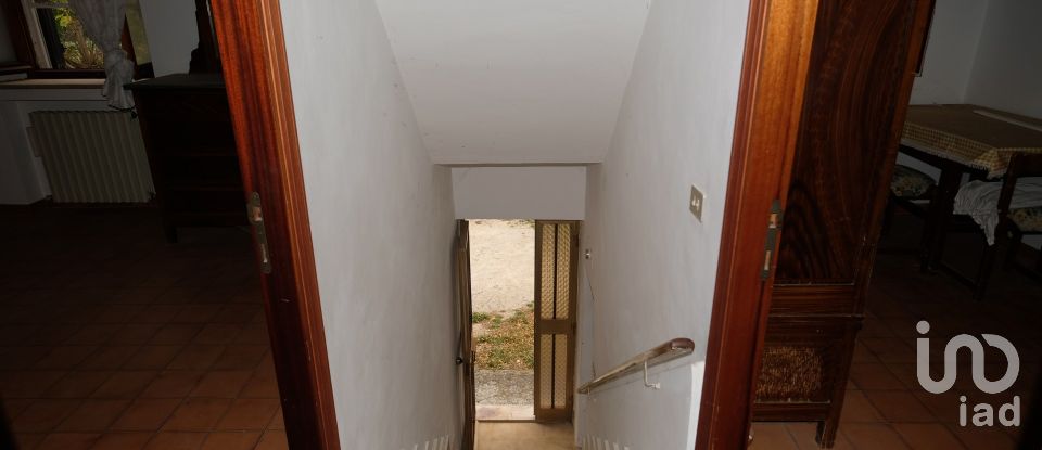 Lodge 13 rooms of 220 m² in Serra San Quirico (60048)