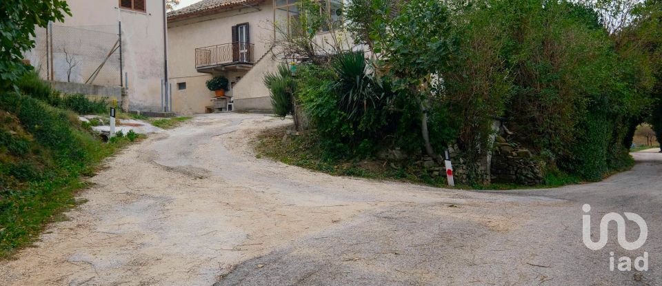 Lodge 13 rooms of 220 m² in Serra San Quirico (60048)