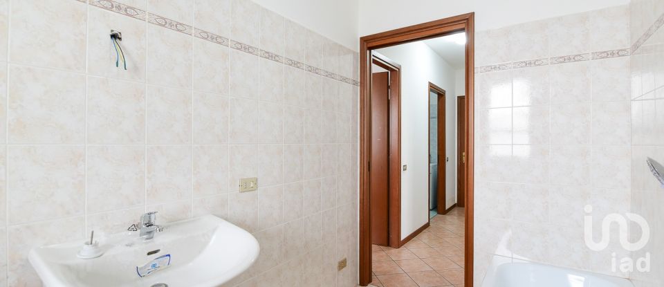 Apartment 6 rooms of 93 m² in Saronno (21047)