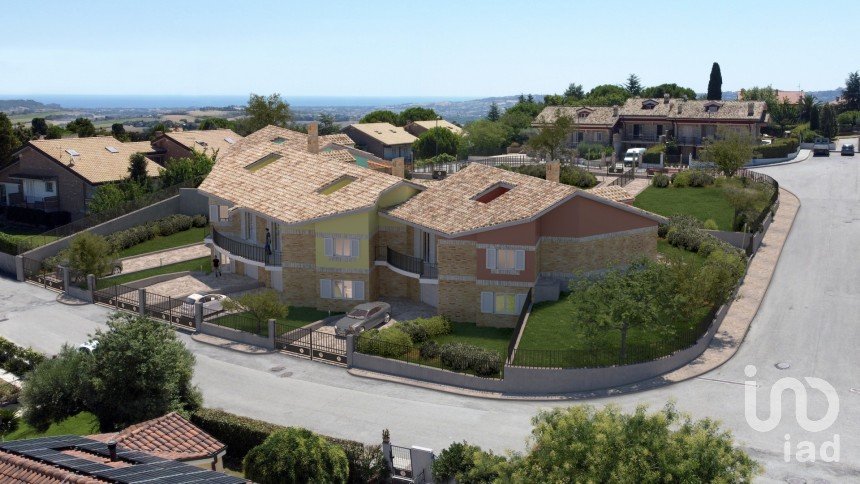 Villa a schiera 8 locali di 265 m² in Recanati (62019)