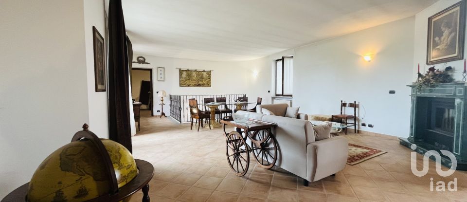 Villa Bifamiliare 10 locali di 410 m² in Robella (14020)