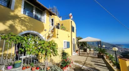 Palazzo / Stabile 6 locali di 182 m² a Noli (17026)