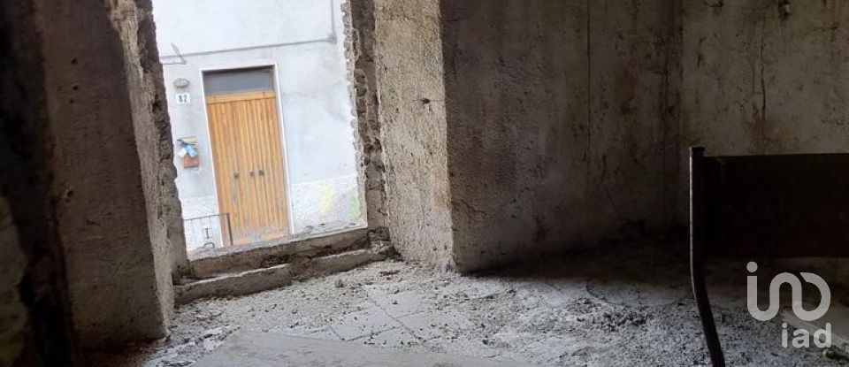 Country home 4 rooms of 89 m² in Introdacqua (67030)