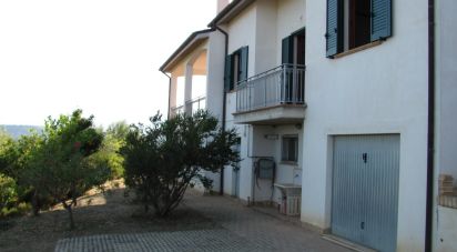 Town house 12 rooms of 250 m² in Collecorvino (65010)