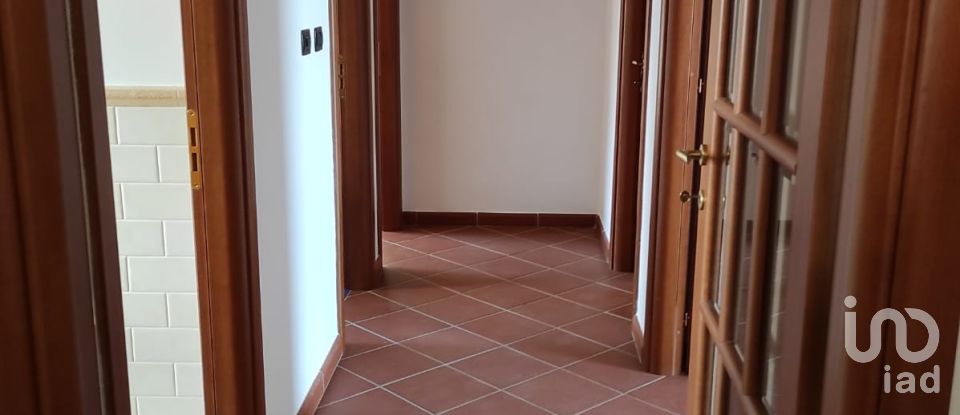 Casa indipendente 12 locali di 250 m² in Collecorvino (65010)