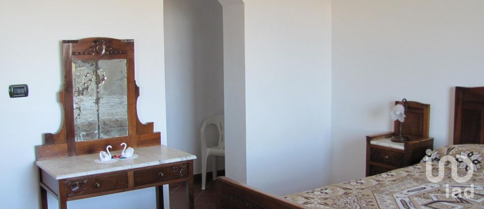 Town house 12 rooms of 250 m² in Collecorvino (65010)
