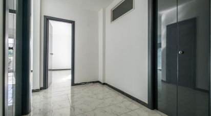 Apartment 5 rooms of 64 m² in Genova (16159)