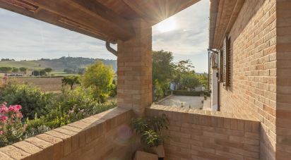 Rustico 6 locali di 214 m² in Corridonia (62014)