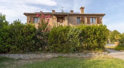 Country house 6 rooms of 214 m² in Corridonia (62014)