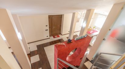 Rustico 6 locali di 214 m² in Corridonia (62014)