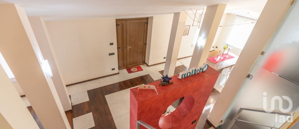 Rustico 6 locali di 214 m² in Corridonia (62014)