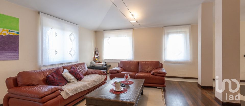 Rustico 6 locali di 214 m² in Corridonia (62014)