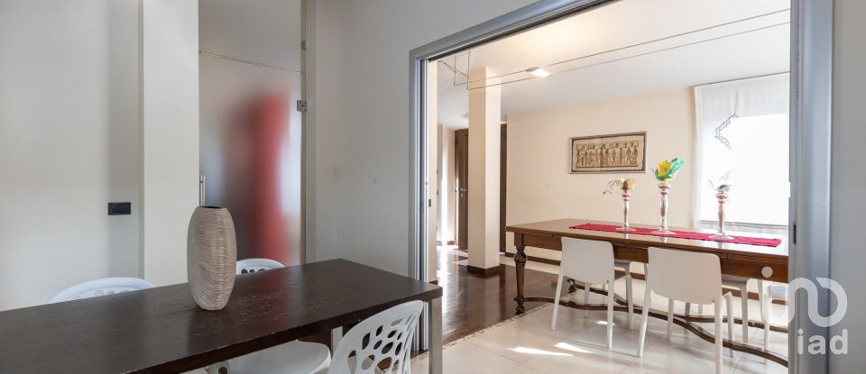 Rustico 6 locali di 214 m² in Corridonia (62014)