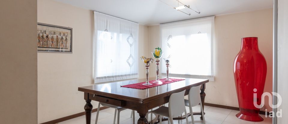 Rustico 6 locali di 214 m² in Corridonia (62014)