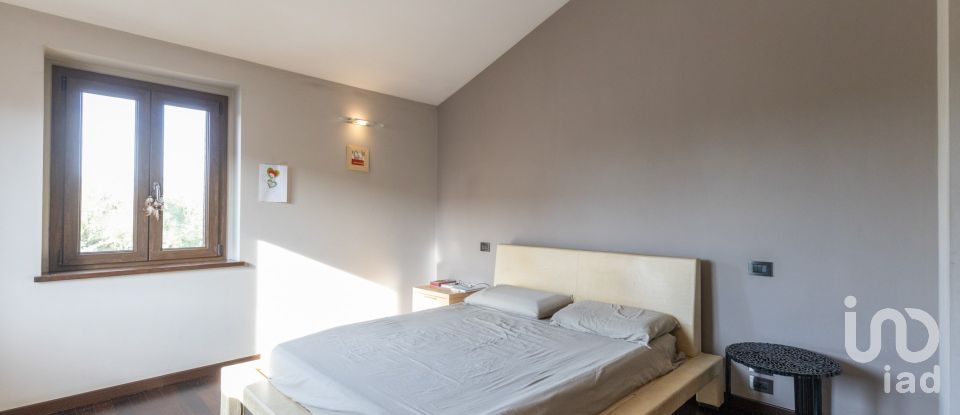 Rustico 6 locali di 214 m² in Corridonia (62014)