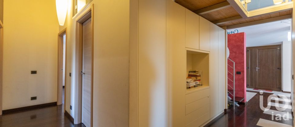 Rustico 6 locali di 214 m² in Corridonia (62014)