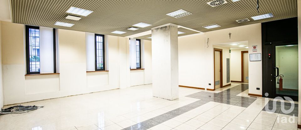 Ufficio di 190 m² in Rovellasca (22069)