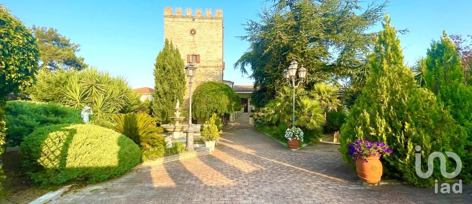 Castello 20 locali di 900 m² in Ripa Teatina (66010)