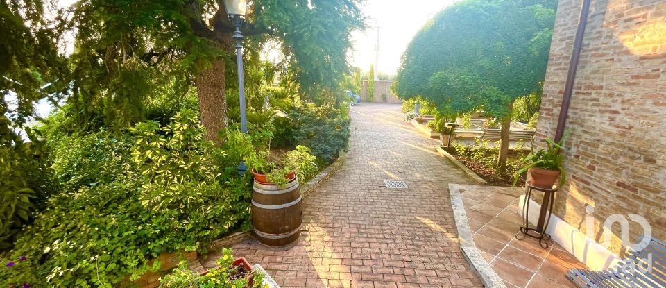 Castello 20 locali di 900 m² in Ripa Teatina (66010)