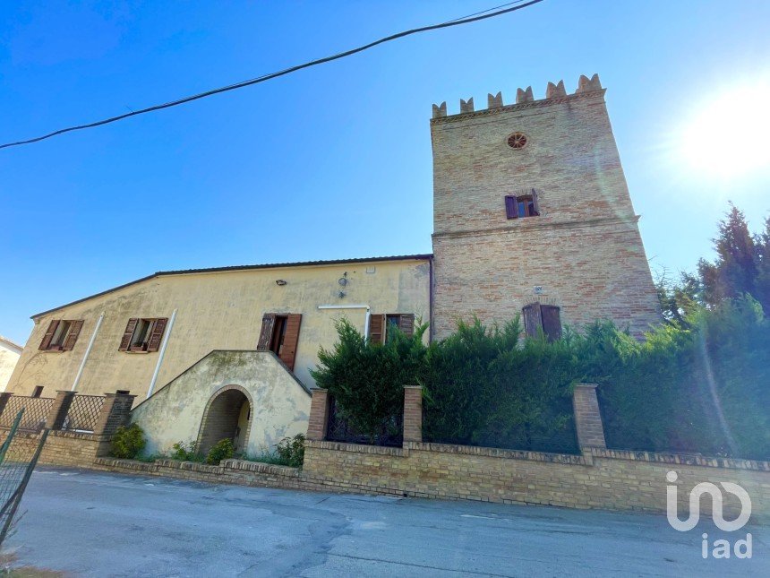 Castello 20 locali di 900 m² in Ripa Teatina (66010)