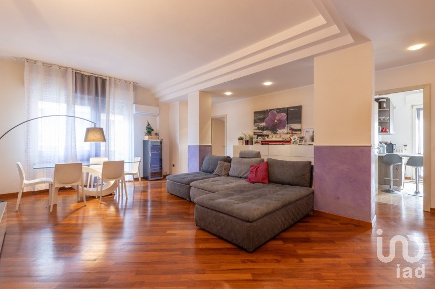 Apartment 6 rooms of 129 m² in Ancona (60125)